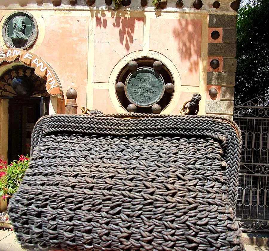 Roberta Di Camerino Gondola clutch bags venice vintage interwoven leather lace